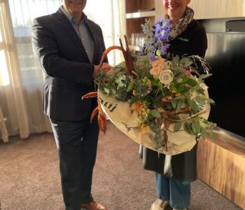 De Fleurschuur Witte paarden - Burgemeester Steenwijkerland Erik de Groot.jpg